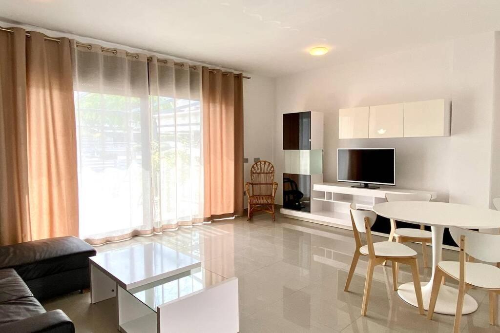 Chalet Moderno Con Piscina En Mont - Roige Bahia Kültér fotó
