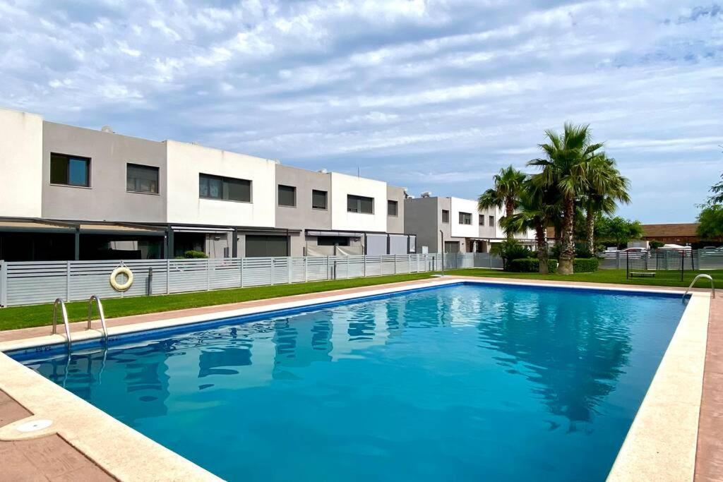 Chalet Moderno Con Piscina En Mont - Roige Bahia Kültér fotó